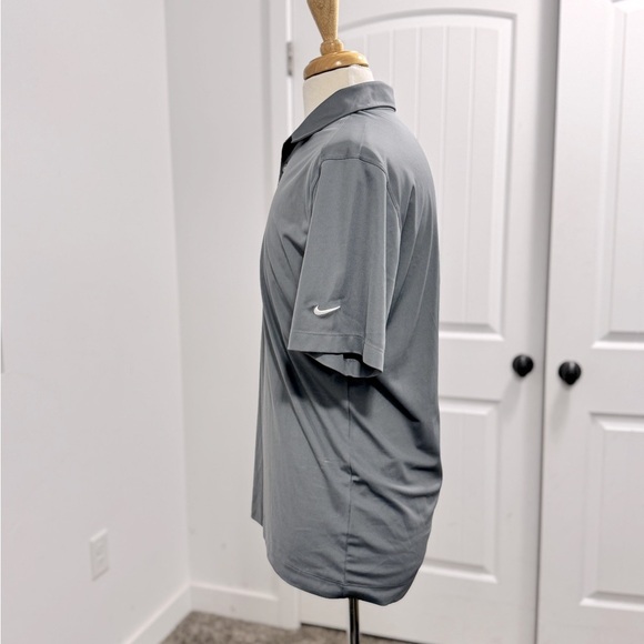 Men's Nike Golf Polo Shirt Size M Gray - Picture 2 of 6